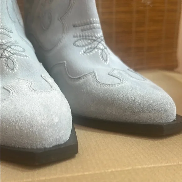 Hold for Ashley - Picture 2 of 6